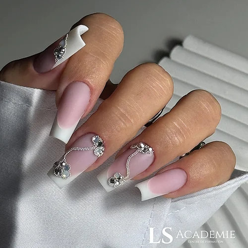 Prothésie ongulaire — pose en résine, French manucure et nail art — LS Académie Nice